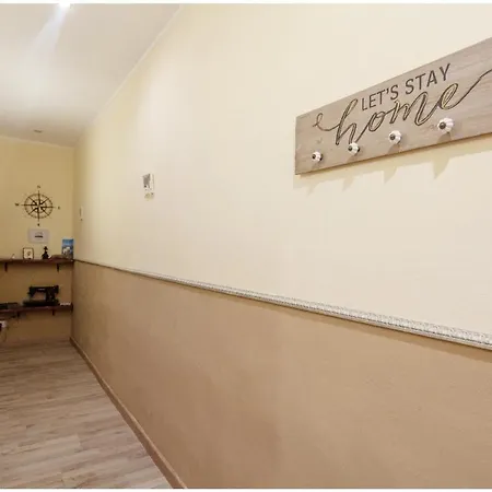 アパート Controvento